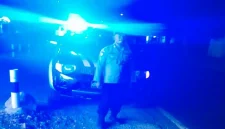 Personel Polsek Tikung melaksanakan patroli Blue Light di sejumlah jalur strategis wilayah Kecamatan Tikung, Lamongan, Jumat (9/10/2026) malam. (Dok. Ho/RadarBangsa.co.id)