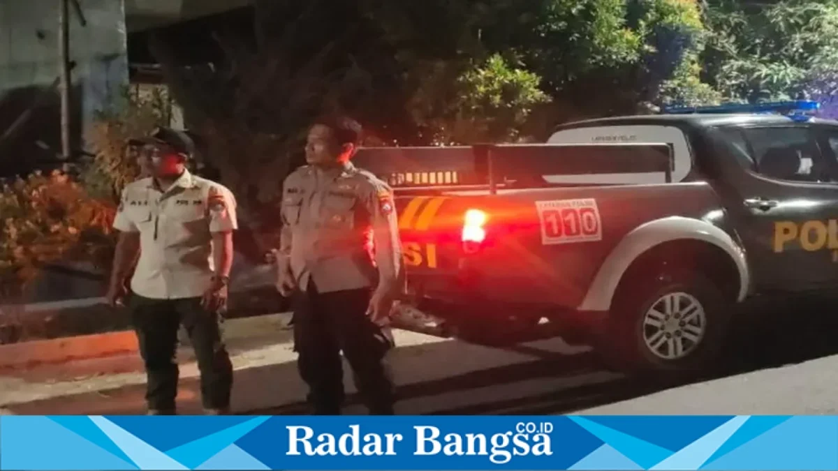 Personel Polsek Tikung saat melaksanakan Patroli Blue Light untuk memantau situasi kamtibmas di sejumlah titik wilayah Tikung, Senin (5/10/2026) malam. (Dok. Ho/RadarBangsa.co.id)