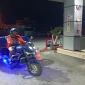Personel Polsek Tikung saat melaksanakan patroli objek vital di wilayah Kecamatan Tikung, Kabupaten Lamongan, Jumat (9/10/2026). (Dok. Ho/RadarBangsa.co.id)