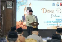 Bupati Lamongan Yuhronur Efendi saat kegiatan doa bersama memperingati dua tahun pemerintahan Presiden Prabowo Subianto dan Wakil Presiden Gibran Rakabuming Raka di Pendopo Lokatantra, Selasa (20/10/2026). (Dok. Ho/RadarBangsa.co.id)