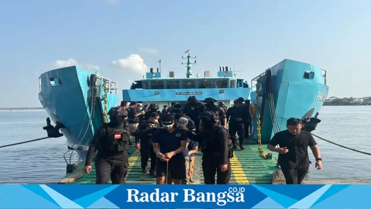 Proses pemindahan 36 warga binaan Lapas Kelas I Semarang ke sejumlah lapas di Nusakambangan, Jawa Tengah, Minggu (11/10/2026). (Dok. Ho/Lapas Semarang)