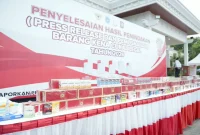 Barang bukti rokok ilegal yang ditampilkan dalam kegiatan penyelesaian hasil penindakan dan pemusnahan barang kena cukai ilegal tahun 2026. (Foto Ho/RadarBangsa.co.id).
