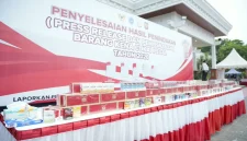 Barang bukti rokok ilegal yang ditampilkan dalam kegiatan penyelesaian hasil penindakan dan pemusnahan barang kena cukai ilegal tahun 2026. (Foto Ho/RadarBangsa.co.id).