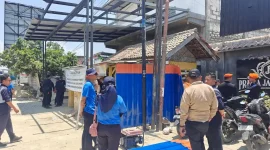 Penertiban bangunan di area aset KAI di Desa Larangan Tokol, Kecamatan Tlanakan, Kabupaten Pamekasan, Rabu (21/10/2026). (Dok. Ho/KAI Daop 8 Surabaya)