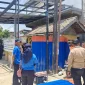 Penertiban bangunan di area aset KAI di Desa Larangan Tokol, Kecamatan Tlanakan, Kabupaten Pamekasan, Rabu (21/10/2026). (Dok. Ho/KAI Daop 8 Surabaya)