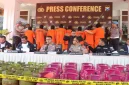 Polres Pasuruan mengamankan barang bukti tabung LPG dan peralatan yang diduga digunakan dalam praktik pengoplosan di Kecamatan Rembang, Kabupaten Pasuruan. (Dok. Ho/RadarBangsa.co.id)