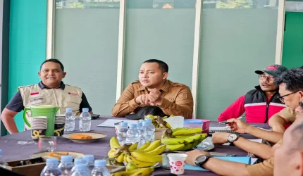 Jaringan pipa air bersih yang rusak akibat kebakaran di kawasan lereng Gunung Arjuno, Kabupaten Pasuruan.