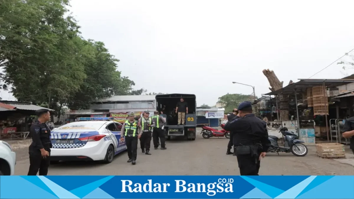 Personel Polres Lamongan melaksanakan kegiatan preventif dalam Operasi Patuh Semeru 2026. (Dok. Ho/RadarBangsa.co.id).