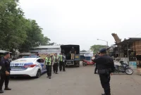 Personel Polres Lamongan melaksanakan kegiatan preventif dalam Operasi Patuh Semeru 2026. (Dok. Ho/RadarBangsa.co.id).
