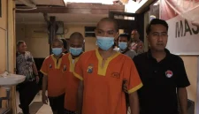 Para tersangka dalam kasus narkotika saat mengikuti rilis pengungkapan lima kasus narkotika oleh Polres Lamongan selama September 2026 di Lamongan, Jumat (2/10/2026).