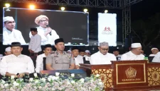 Kegiatan doa kebangsaan di halaman Mapolres Sampang, Selasa (20/10/2026), dihadiri unsur Forkopimda, alim ulama, tokoh masyarakat, santri, dan pelajar. (Dok. Ho/RadarBangsa.co.id)