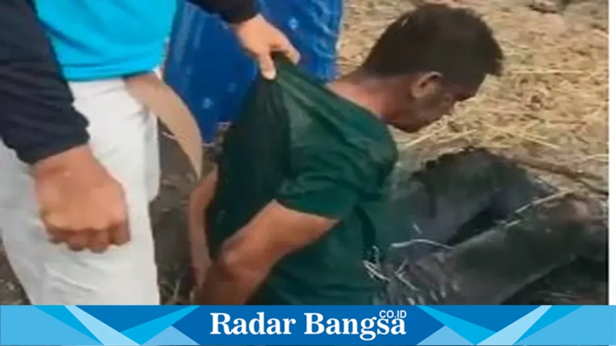 Terduga pelaku curanmor di Desa Karangcangkring, Kecamatan Dukun, Kabupaten Gresik, Minggu (11/10/2026). (Dok. Ho/RadarBangsa.co.id)