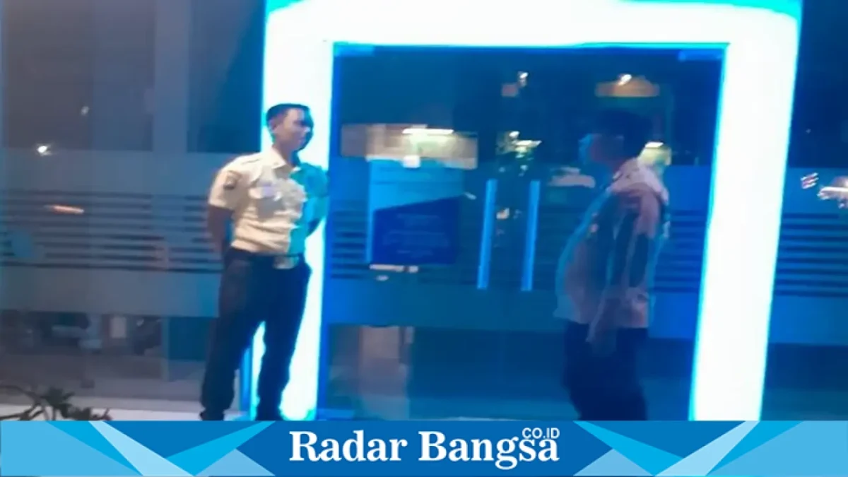 Personel Polsek Tikung saat melaksanakan patroli malam di sejumlah obyek vital dan pusat aktivitas masyarakat, Rabu (30/9/2026). (Dok. Ho/RadarBangsa.co.id)