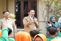 Bupati Lamongan Yuhronur Efendi menyambut siswa PAUD peserta program Lentera di Pendopo Lokatantra, Lamongan, Selasa (13/10/2026). (Dok. Ho/Pemkab Lamongan)
