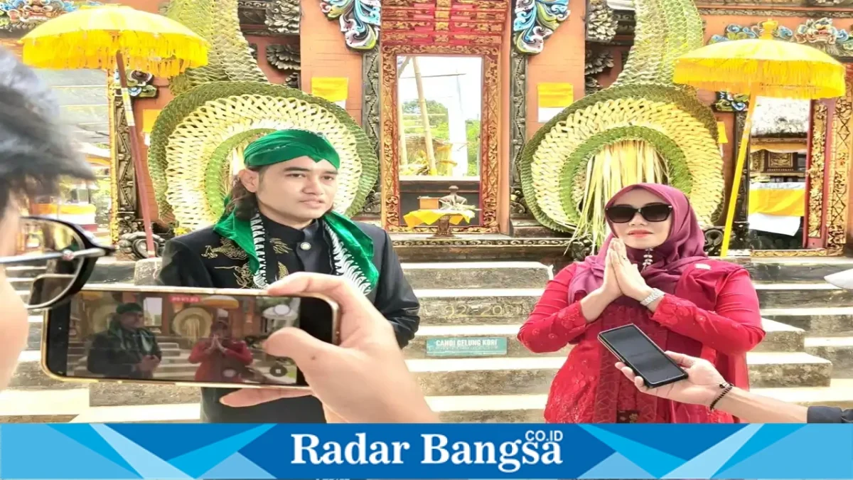 Lia Istifhama menghadiri kegiatan peresmian Purana Tembaga di Pura Kerta Bhuwana Giri Wilis, Desa Bajulan, Nganjuk, Senin (26/10/2026). (Foto Ho/RadarBangsa.co.id).