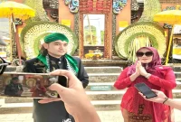 Lia Istifhama menghadiri kegiatan peresmian Purana Tembaga di Pura Kerta Bhuwana Giri Wilis, Desa Bajulan, Nganjuk, Senin (26/10/2026). (Foto Ho/RadarBangsa.co.id).