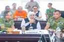 Gubernur Jawa Timur Khofifah Indar Parawansa bersama Kepala BNPB dan KSAD dalam rapat koordinasi penanganan karhutla di Kota Batu, Jumat (23/10/2026). (Foto:Humas Pemprov/RadarBangsa.co.id ).