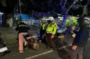 Petugas Polres Lamongan melaksanakan razia akhir pekan untuk menjaga keamanan dan ketertiban masyarakat. (Dok. Ho/Polres Lamongan/RadarBangsa.co.id).