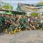 TNI-Polri, aparatur pemerintah, dan warga saat mengikuti kerja bakti Resik-Resik Kali di Jalan Abimanyu, Kelurahan Pendrikan Lor, Kota Semarang, Jumat (9/10/2026). (Dok. Ho/RadarBangsa.co.id)