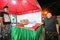 Bupati Pasuruan Rusdi Sutejo dan Wakil Bupati Shobih Asrori saat meninjau posko pelayanan jamaah Haul Solo 2026, Sabtu (3/10/2026). (Dok. Ho/RadarBangsa.co.id)