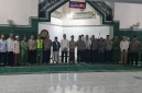 Kapolrestabes Semarang Kombes Pol. Erlin Tang Jaya saat mengikuti kegiatan Safari Sholat Subuh bersama jamaah di Masjid Al-Ikhlas, Semarang Timur, Sabtu (31/10/2026). (Dok. Humas Polrestabes Semarang)