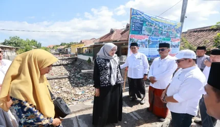 Sampah kembali menumpuk di Sungai Kalimati Muncar. Pemkab Banyuwangi menyiapkan kerja bakti, paranet, CCTV, dan pengelolaan sampah.