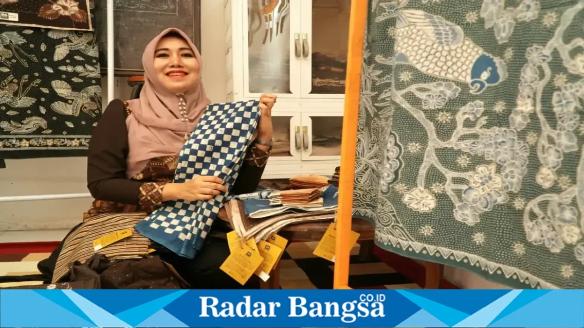Anggota DPD RI Lia  Istifhama di Sanggar Batik Mbah Guru, Jumat (23/10/2026). (Dok Foto Ho/RadarBangsa.co.id)