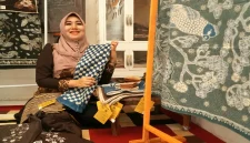Anggota DPD RI Lia Istifhama di Sanggar Batik Mbah Guru, Jumat (23/10/2026). (Dok Foto Ho/RadarBangsa.co.id)