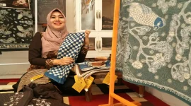 Anggota DPD RI Lia  Istifhama di Sanggar Batik Mbah Guru, Jumat (23/10/2026). (Dok Foto Ho/RadarBangsa.co.id)