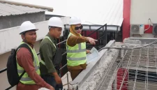 Wakil Bupati Sidoarjo Mimik Idayana meninjau pembangunan Gedung Mawar Merah Putih RSUD R.T. Notopuro, Senin (26/10/2026). (Dok. Ho/Pemkab Sidoarjo/RadarBangsa.co.id).