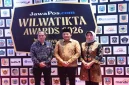 Bupati Sidoarjo H. Subandi menerima penghargaan Terbaik Kedua Kategori Daya Tarik Investasi dalam ajang JawaPos.com Wilwatikta Awards 2026 di Legacy Ballroom, Surabaya, Jumat (30/10/2026). (Dok. Pemkab Sidoarjo)