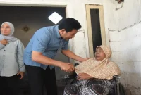 Bupati Sidoarjo Subandi saat blusukan dan meninjau kondisi warga di Kecamatan Jabon, Sidoarjo, Sabtu (3/10/2026). (Dok. Ho/RadarBangsa.co.id)