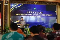 Bupati Sidoarjo H Subandi saat memberikan arahan dalam Apresiasi Kontributor Inovasi Sidoarjo Tahun 2026 di Pendopo Delta Wibawa, Kamis (15/10/2026). (Dok. Ho/RadarBangsa.co.id)