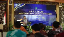 Bupati Sidoarjo H Subandi saat memberikan arahan dalam Apresiasi Kontributor Inovasi Sidoarjo Tahun 2026 di Pendopo Delta Wibawa, Kamis (15/10/2026). (Dok. Ho/RadarBangsa.co.id)
