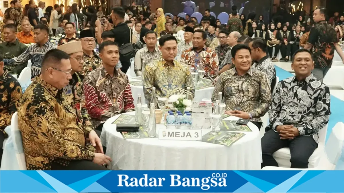 Bupati Sidoarjo H. Subandi menghadiri acara kenal pamit Kapolresta Sidoarjo di Gedung Serba Guna Polresta Sidoarjo, Minggu malam (18/10/2026). (Dok. Ho/RadarBangsa.co.id)