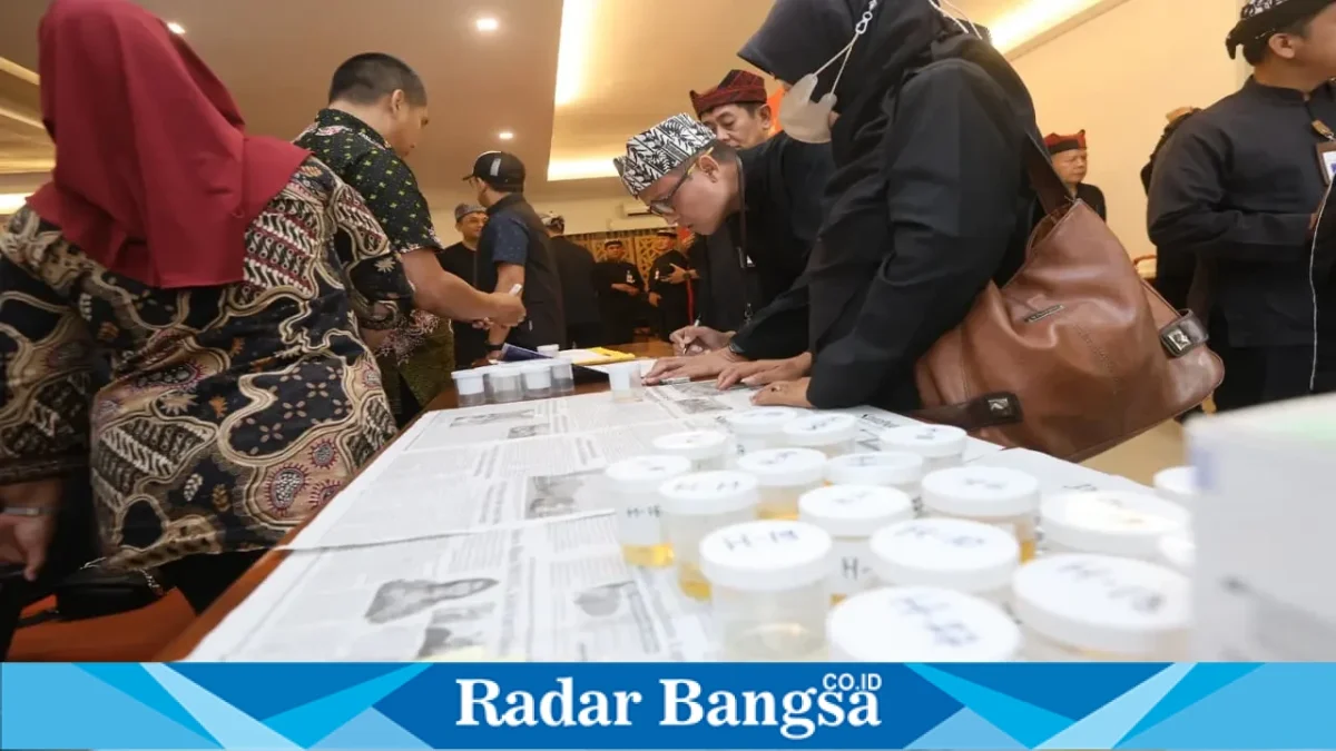 Bupati Banyuwangi Ipuk Fiestiandani dalam kegiatan penguatan komitmen pencegahan dan pemberantasan penyalahgunaan serta peredaran gelap narkotika di Kantor Pemkab Banyuwangi, Selasa (6/10/2026). (Dok. Ho/RadarBangsa.co.id)