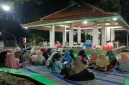 Pelaksanaan tradisi Pisowanan di pelataran makam Mbah Mojorono, Desa Plosowahyu, Kecamatan Lamongan, Kabupaten Lamongan, Kamis (29/10/2026). (Dok. Ho/RadarBangsa.co.id)