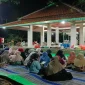 
Pelaksanaan tradisi Pisowanan di pelataran makam Mbah Mojorono, Desa Plosowahyu, Kecamatan Lamongan, Kabupaten Lamongan, Kamis (29/10/2026). (Dok. Ho/RadarBangsa.co.id)