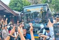 Gubernur Jawa Timur Khofifah Indar Parawansa saat peluncuran Trans Jatim Koridor II Malang Raya di Kepanjen, Kabupaten Malang, Jumat (30/10/2026). (Dok. Ho/RadarBangsa.co.id)