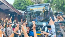 Gubernur Jawa Timur Khofifah Indar Parawansa saat peluncuran Trans Jatim Koridor II Malang Raya di Kepanjen, Kabupaten Malang, Jumat (30/10/2026). (Dok. Ho/RadarBangsa.co.id)