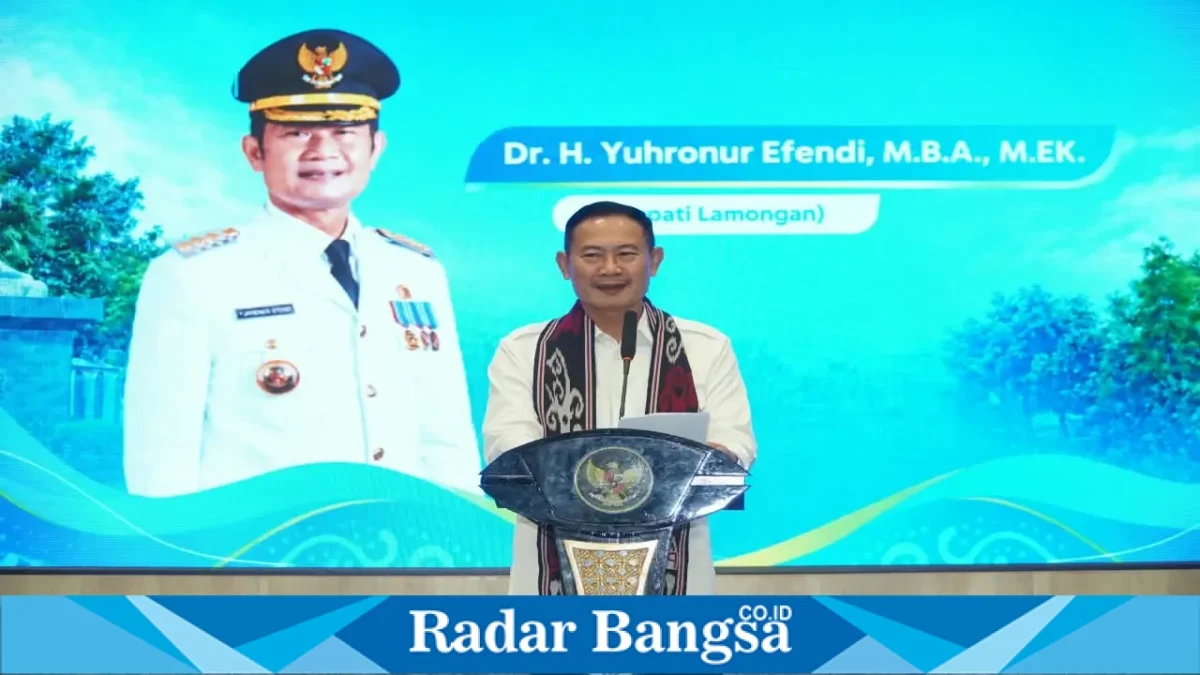 Bupati Lamongan Yuhronur Efendi saat membuka kegiatan Pengembangan Kapasitas Usaha (PKU) Akbar Nasabah PNM Cabang Lamongan di Aula Gajah Mada, Gedung Pemkab Lamongan, Rabu (21/10). (Dok. Ho/RadarBangsa.co.id)