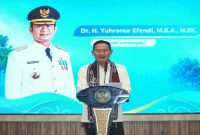 Bupati Lamongan Yuhronur Efendi saat membuka kegiatan Pengembangan Kapasitas Usaha (PKU) Akbar Nasabah PNM Cabang Lamongan di Aula Gajah Mada, Gedung Pemkab Lamongan, Rabu (21/10). (Dok. Ho/RadarBangsa.co.id)