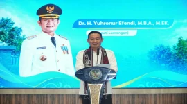 Bupati Lamongan Yuhronur Efendi saat membuka kegiatan Pengembangan Kapasitas Usaha (PKU) Akbar Nasabah PNM Cabang Lamongan di Aula Gajah Mada, Gedung Pemkab Lamongan, Rabu (21/10). (Dok. Ho/RadarBangsa.co.id)