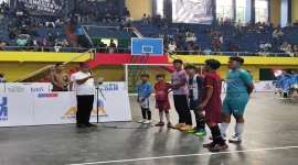 Wakil Bupati Banyuwangi Mujiono membuka Turnamen Futsal Wabup Cup 2026 di GOR Indoor Tawang Alun, Banyuwangi. (Dok. Ho/Pemkab Banyuwangi/RadarBangsa.co.id).