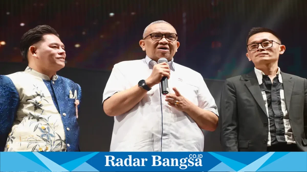 Wakil Menteri Ketenagakerjaan Afriansyah Noor saat membuka Permanent Make Up Indonesia Festival 2026 di PIK 2, Tangerang, Rabu (21/10/2026). (Dok. Ho/RadarBangsa.co.id)