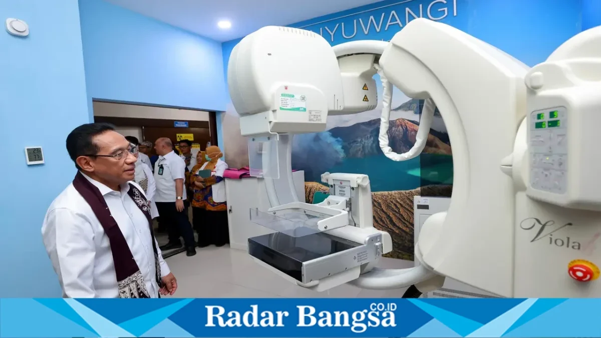 Wamenkes Benjamin Paulus Octavianus meninjau fasilitas pelayanan kesehatan di Banyuwangi. (Dok. Ho/RadarBangsa.co.id).
