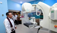 Wamenkes Benjamin Paulus Octavianus meninjau fasilitas pelayanan kesehatan di Banyuwangi. (Dok. Ho/RadarBangsa.co.id).