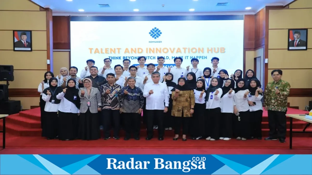 Yassierli saat mengikuti sesi pitching proyek peserta Talent and Innovation Hub di BPKK Bekasi, Jawa Barat, Kamis (1/10/2026). (Dok. Ho/RadarBangsa.co.id)