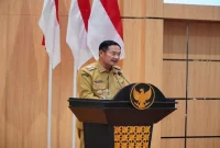 Bupati Lamongan Yuhronur Efendi saat menyampaikan jawaban atas pandangan umum fraksi DPRD terhadap Raperda APBD Tahun Anggaran 2027 di Kantor DPRD Lamongan, Senin (19/10/2026). (Dok. Ho/RadarBangsa.co.id)