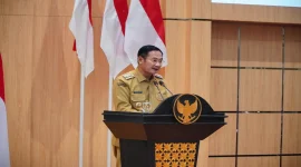 Bupati Lamongan Yuhronur Efendi saat menyampaikan jawaban atas pandangan umum fraksi DPRD terhadap Raperda APBD Tahun Anggaran 2027 di Kantor DPRD Lamongan, Senin (19/10/2026). (Dok. Ho/RadarBangsa.co.id)